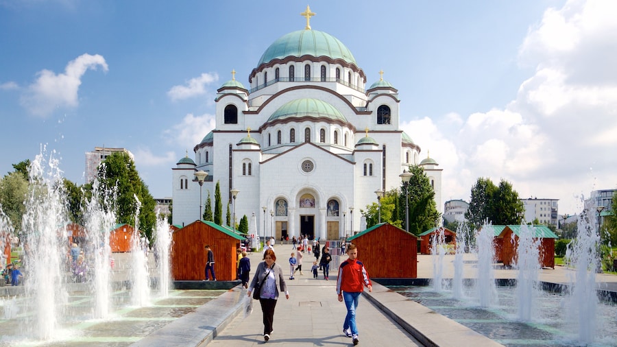 S:t Savas tempel som visar en kyrka eller katedral, en fontän och historisk arkitektur