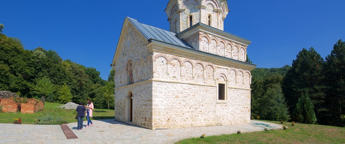 Fruska Gora National Park mettant en vedette église ou cathédrale