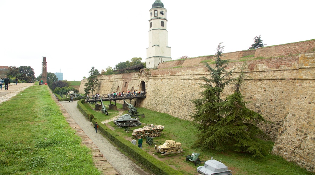 Kalemegdan Citadel bevat een monument, militaire voorwerpen en historisch erfgoed