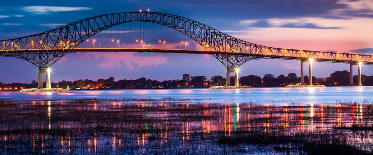 Trois-Rivieres showing a bridge and night scenes