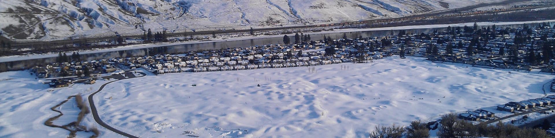 Kamloops showing mountains and snow