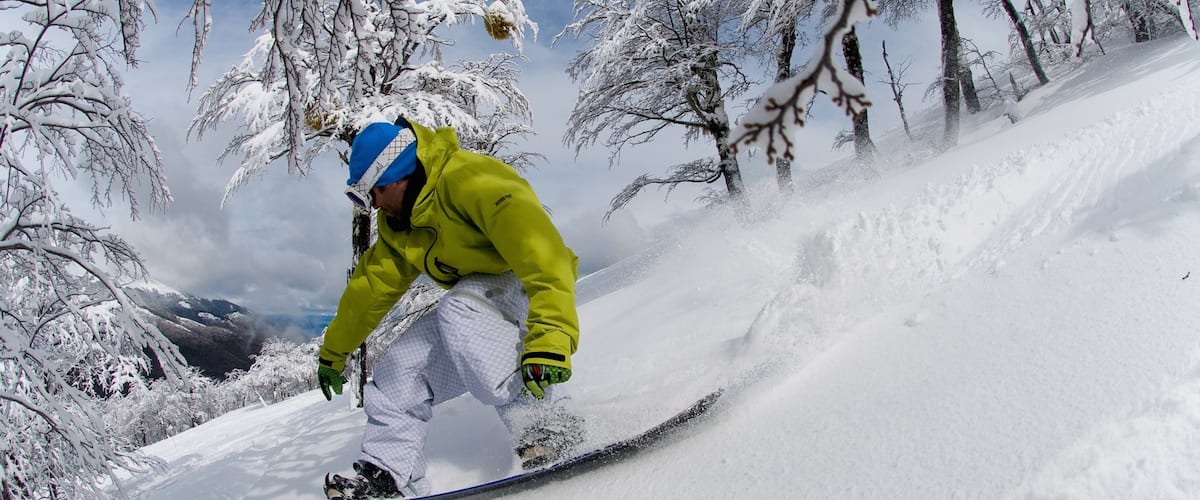 Cerro Bayo featuring snow and snowboarding