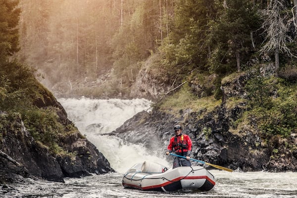 Domaine skiable de Ruka qui includes scĂšnes forestiĂšres, rapides et rafting