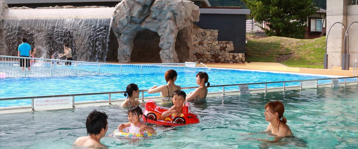 野沢温泉スキー場 表示 スイミング と プール 及び 子供たち
