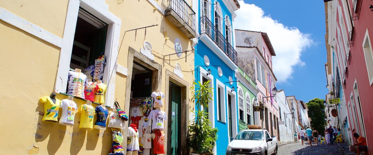 Pelourinho caracterizando uma cidade litorânea e cenas de rua