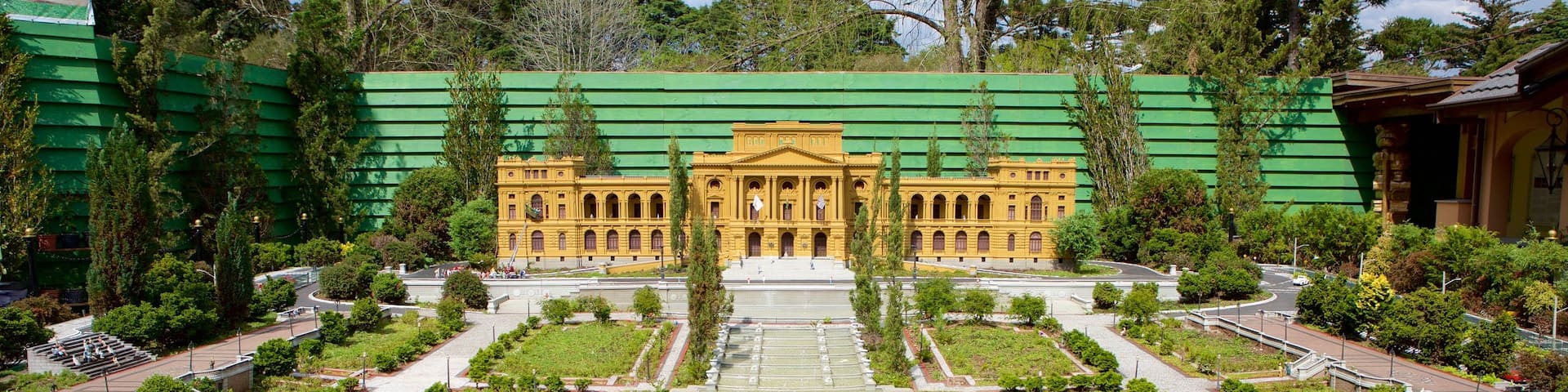 Mini Mundo featuring a garden and heritage architecture