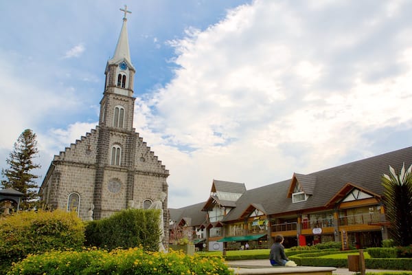 Sao Pedro Church showing a church or cathedral