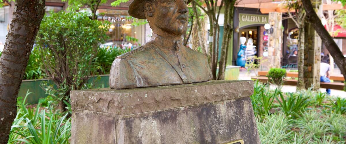 Nicoletti Square featuring a statue or sculpture