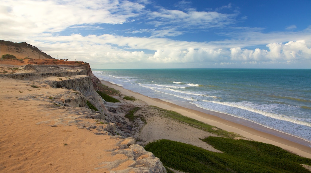 Pipa mostrando uma praia de areia, litoral acidentado e paisagem