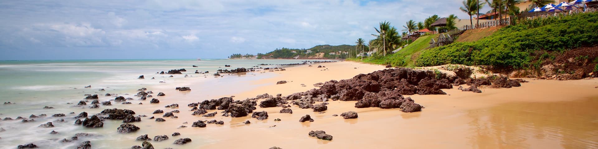 Pirangi Beach which includes tropical scenes, general coastal views and a sandy beach