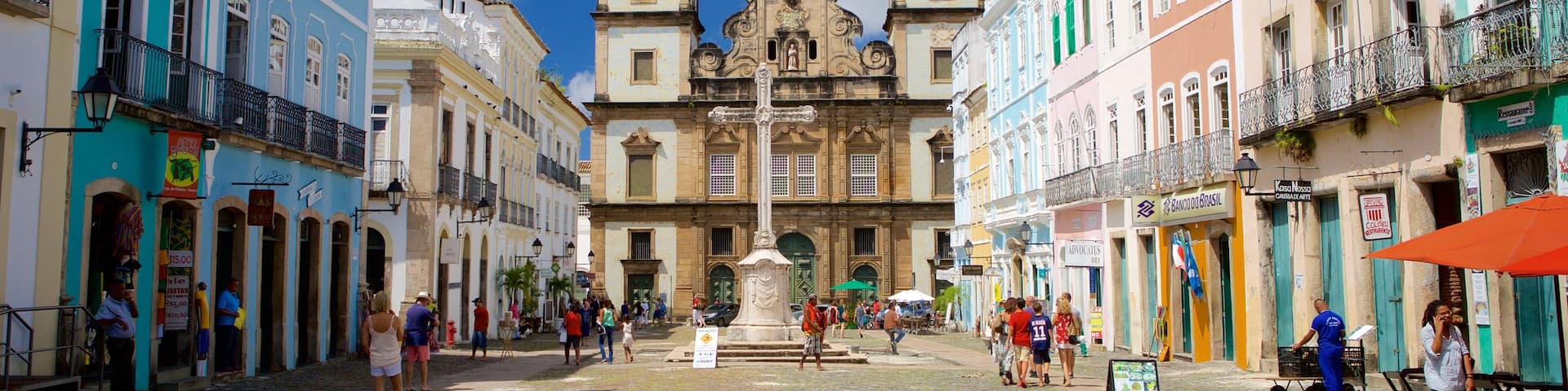 Pelourinho mit einem Platz oder Plaza, Straßenszenen und Kirche oder Kathedrale