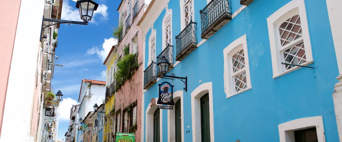 Pelourinho which includes street scenes and a house
