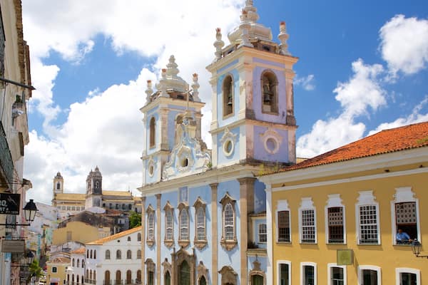 Nossa Senhora do Rosário dos Pretos welches beinhaltet Kirche oder Kathedrale