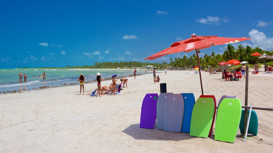 Praia de Paripueira inclusief algemene kustgezichten, een strand en watersport