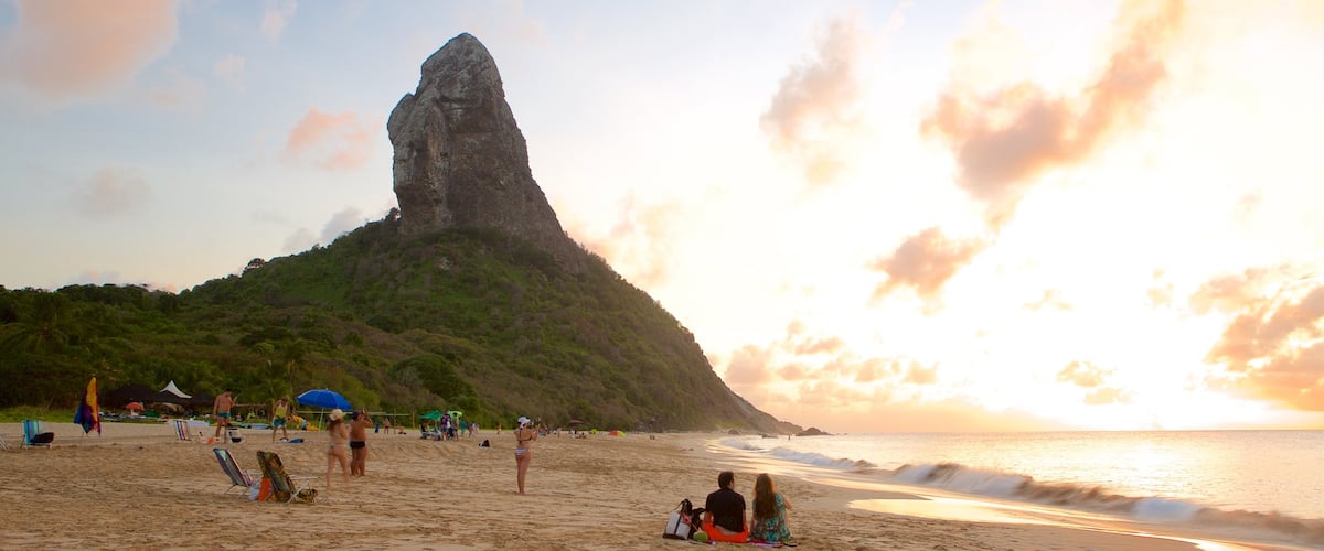 Plage de Conceicao qui includes vues littorales, plage de sable et coucher de soleil