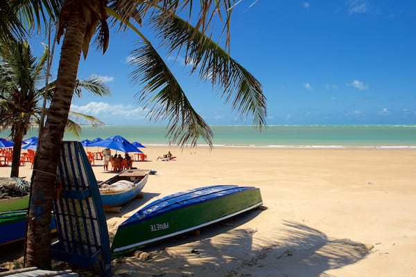 Praia da Redinha mit einem tropische Szenerien, allgemeine Küstenansicht und Kajak- oder Kanufahren