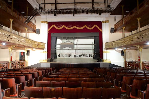 Teatro Alberto Maranhão das einen Geschichtliches, Innenansichten und Theater