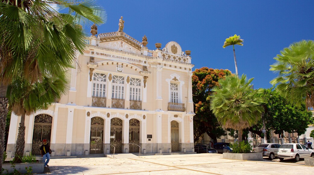 Teatro Alberto Maranhao presenterar historiska element och teaterscener