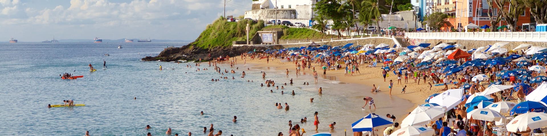 Porto da Barra Beach mettant en vedette plage de sable, vues littorales et ville cĂŽtiĂšre