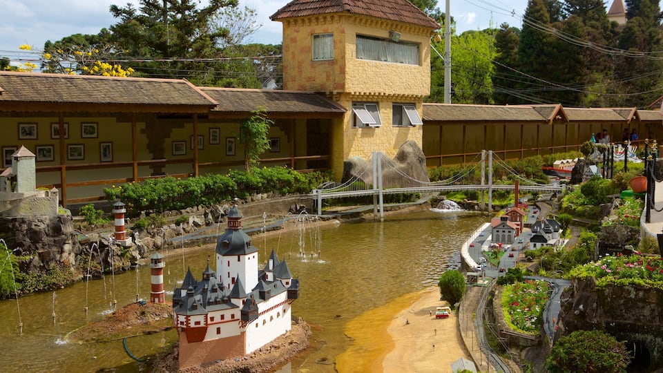 Mini Mundo which includes rides