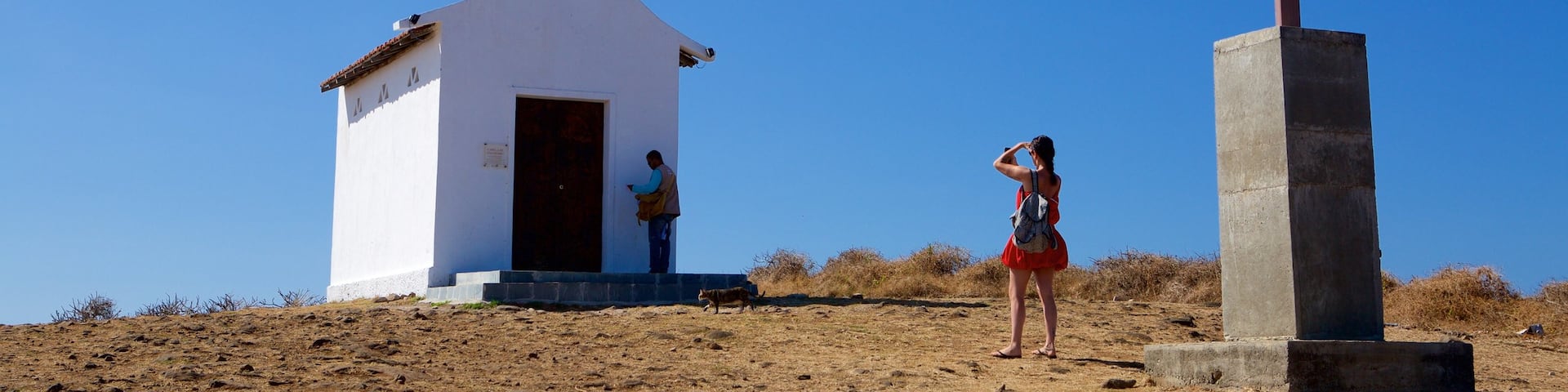 Sao Pedro Chapel showing religious aspects and a church or cathedral as well as a couple