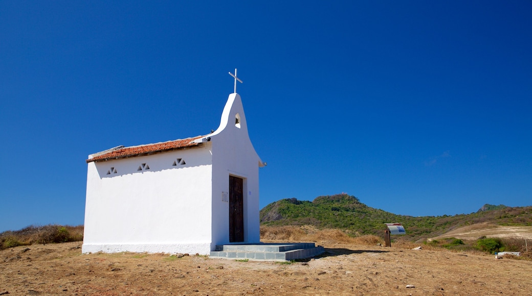 Capela de São Pedro bevat een kerk of kathedraal en religieuze elementen