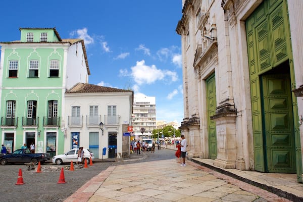 Cathedral of Salvador qui includes aspects religieux, église ou cathédrale et scènes de rue