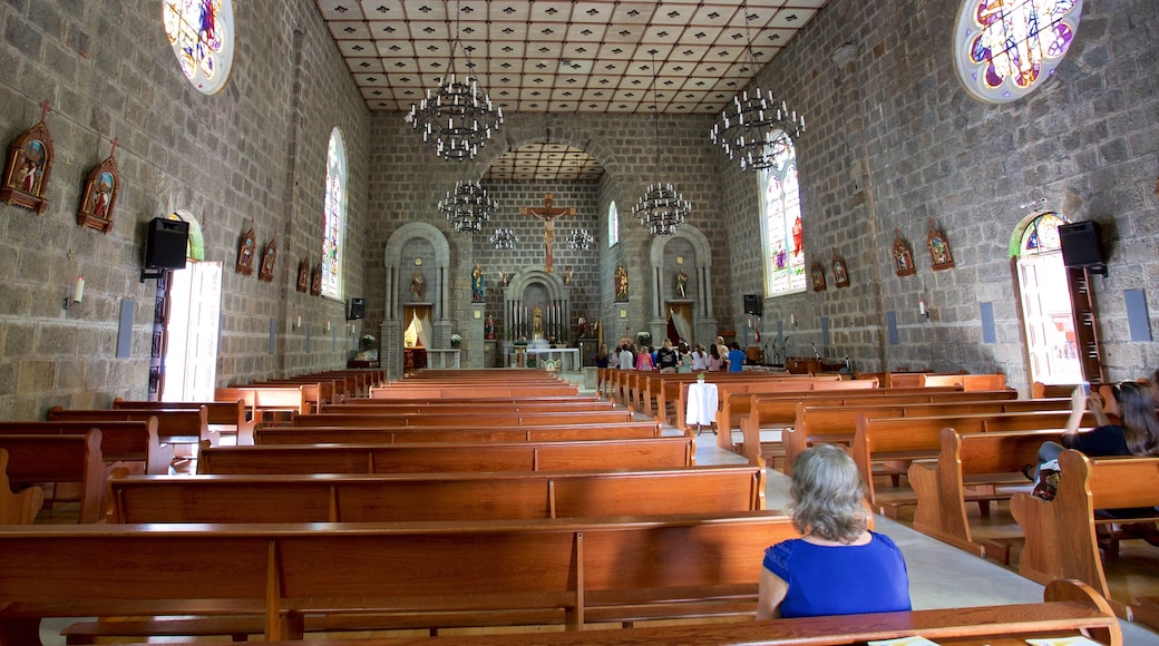 Sao Pedro Church showing interior views, religious elements and a church or cathedral