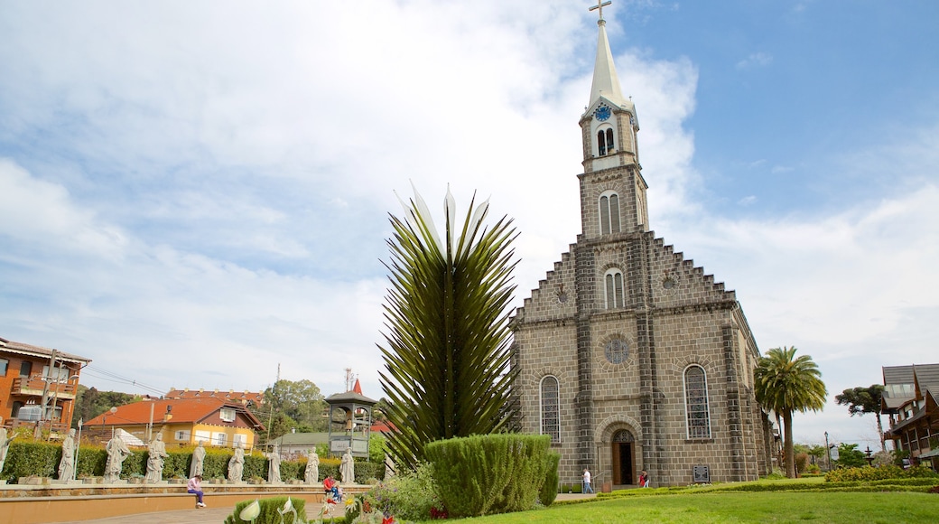 Paróquia de São Pedro Apóstolo caracterizando uma igreja ou catedral, um parque e aspectos religiosos