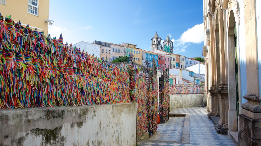 Nuestra Señora de Rosário dos Pretos mostrando arte al aire libre y elementos del patrimonio