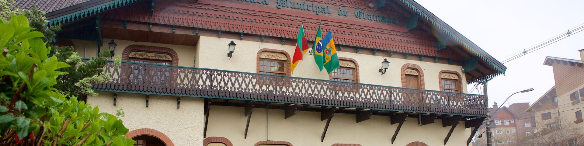 Prefeitura de Gramado showing an administrative buidling