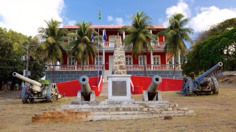 Sao Miguel Palace showing château or palace, military items and a garden