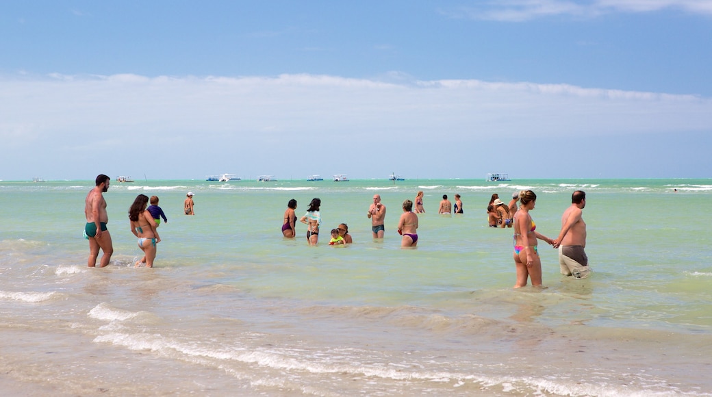 Playa Paripueira ofreciendo natación, una playa de arena y vistas generales de la costa