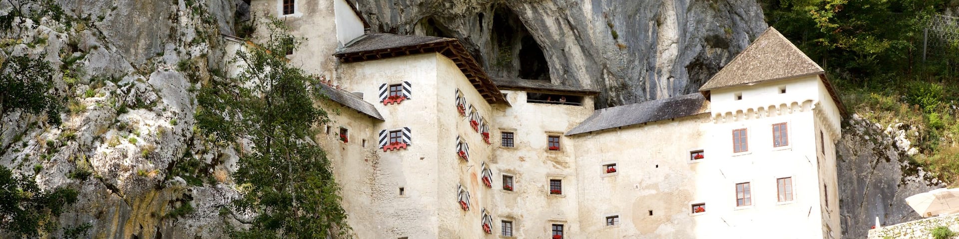Predjama Castle featuring heritage architecture