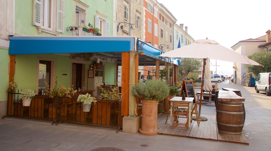 Izola which includes café scenes and street scenes