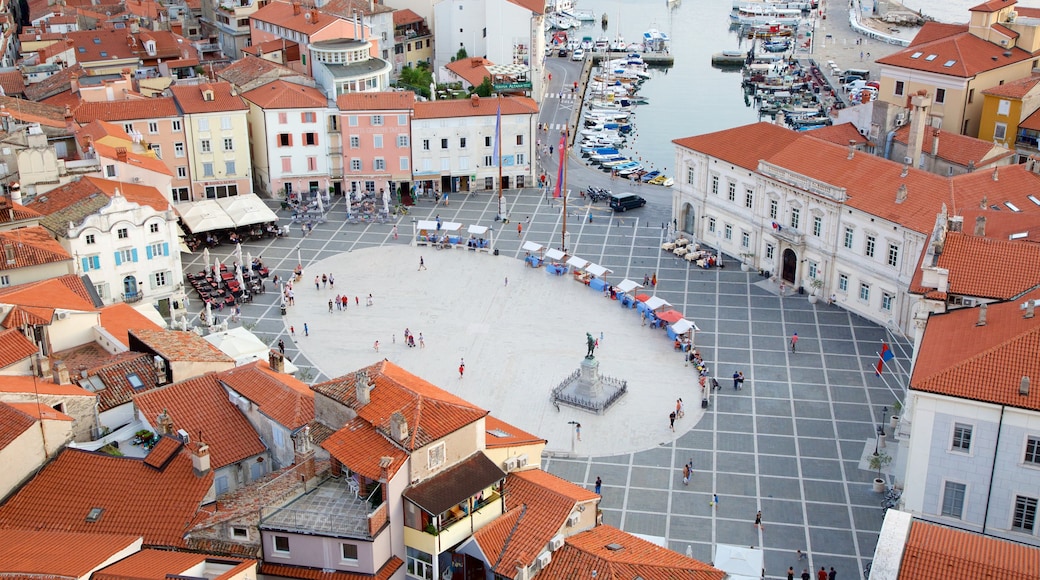 Piran which includes general coastal views, a square or plaza and a coastal town