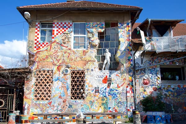 Metelkova showing a ruin, outdoor art and a small town or village