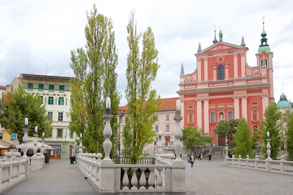 Triple Bridge showing heritage architecture, a city and a square or plaza