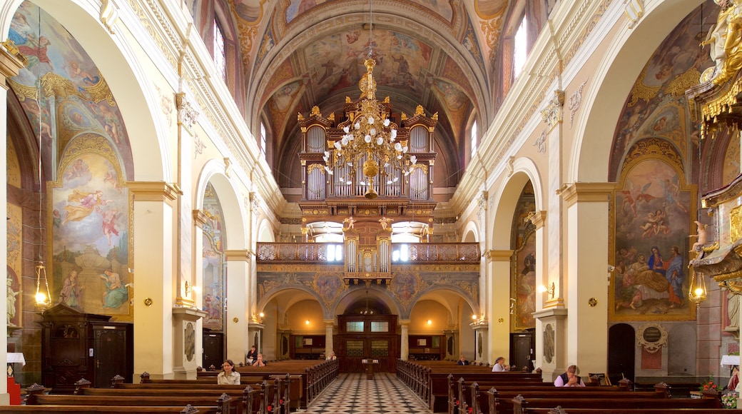 Franciscan Church of the Annunciation montrant vues intérieures, éléments religieux et église ou cathédrale