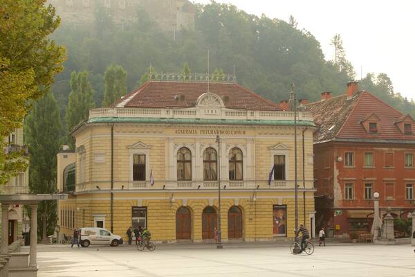 Plage du congrĂšs qui includes square ou place