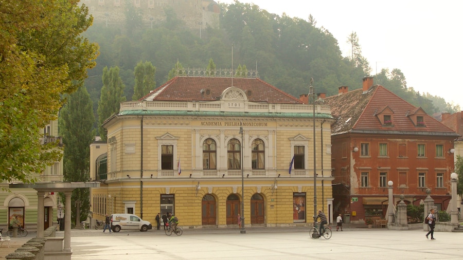 Congress Square which includes a square or plaza