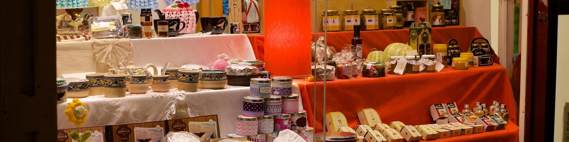 Patagonia Region showing art and shopping