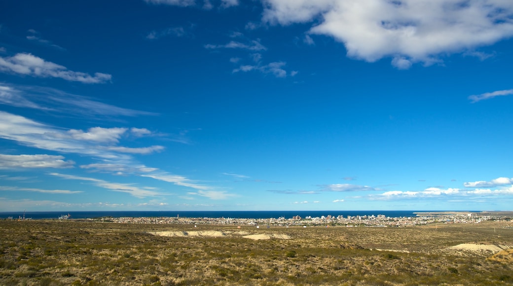 Región de la Patagonia mostrando una ciudad, escenas tranquilas y vista panorámica