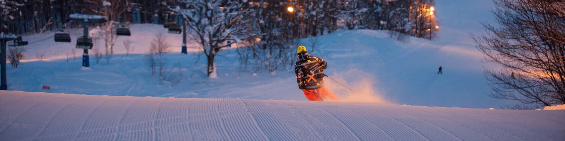 Rusutsu Resort showing night scenes, snow skiing and snow
