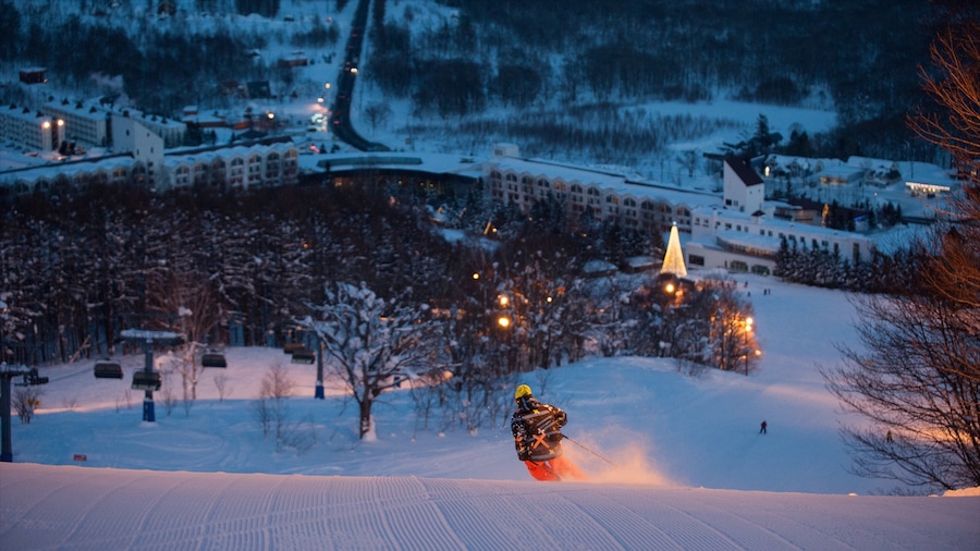 Rusutsu Resort inclusief skiën, nachtleven en sneeuw
