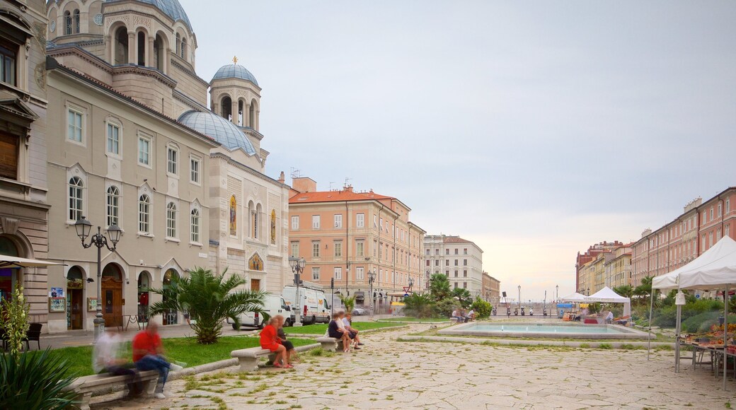 Trieste Provinz das einen Platz oder Plaza und Kirche oder Kathedrale