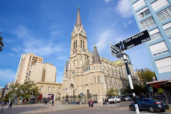 Cathédrale de Mar del Platal montrant ville, église ou cathédrale et signalisation