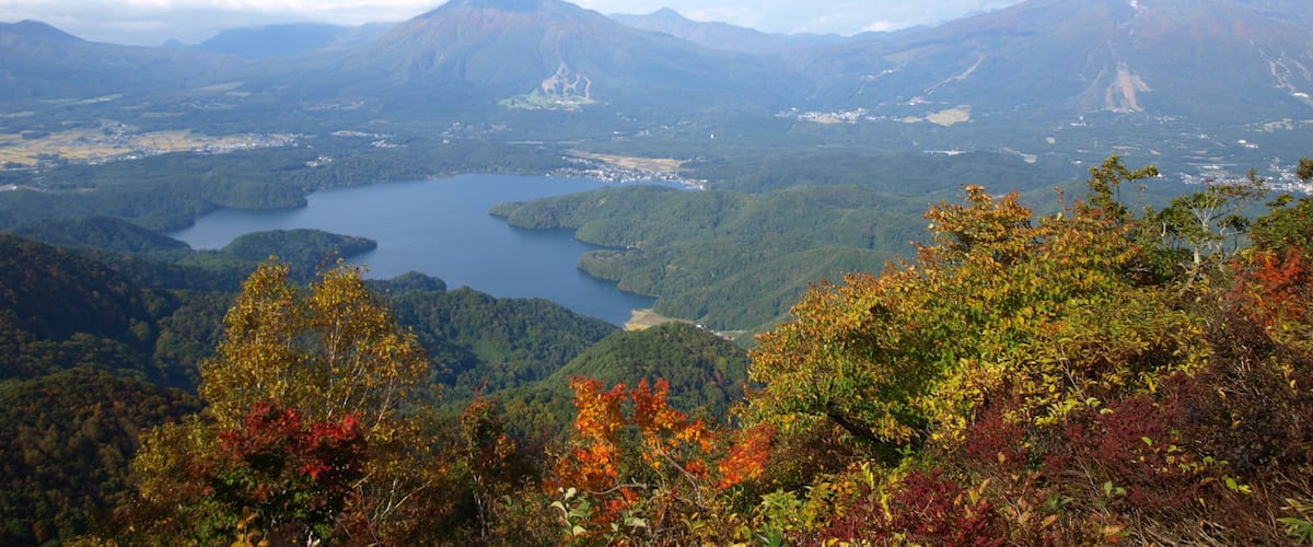 Myoko que incluye un lago o abrevadero, vistas de paisajes y escenas tranquilas
