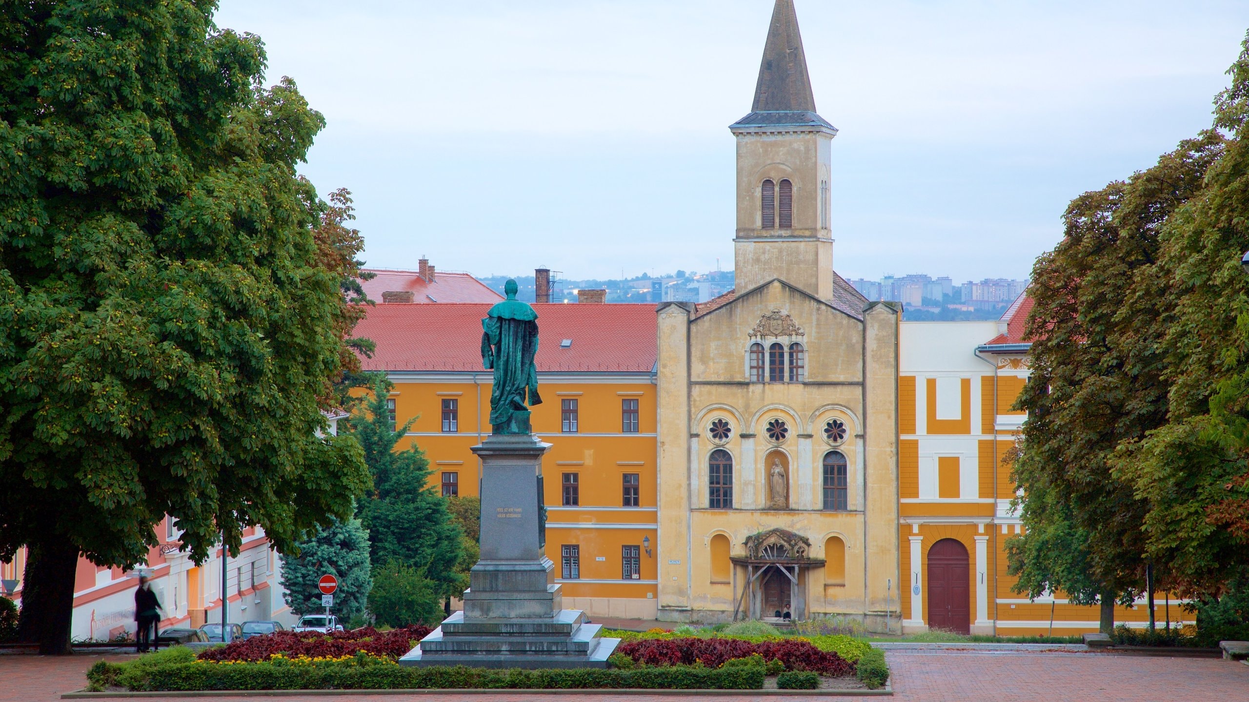 Pecs which includes a statue or sculpture, an administrative buidling and a square or plaza