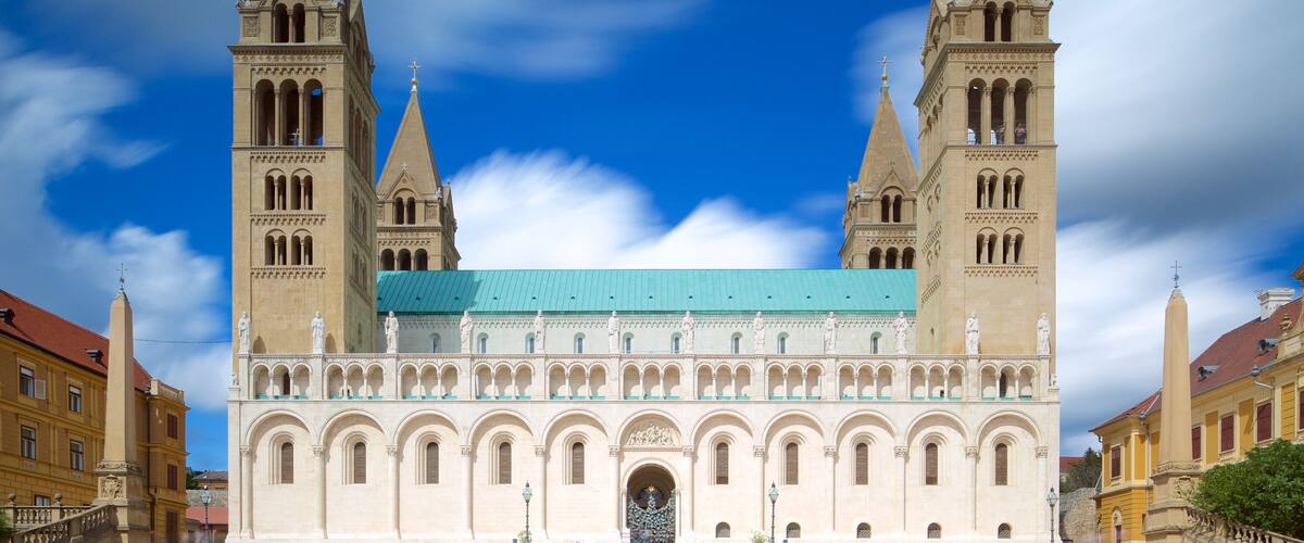 Pécs das einen Kirche oder Kathedrale und historische Architektur